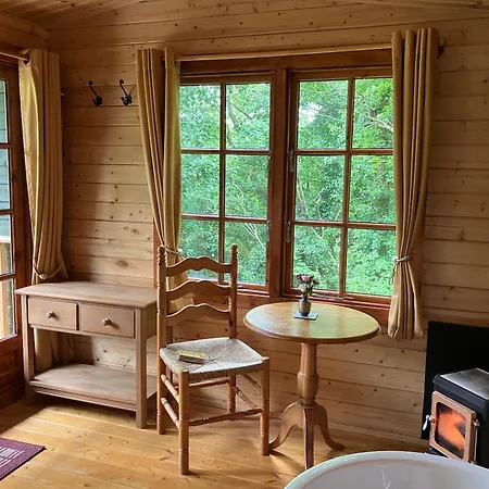 Log Chalet Whitby